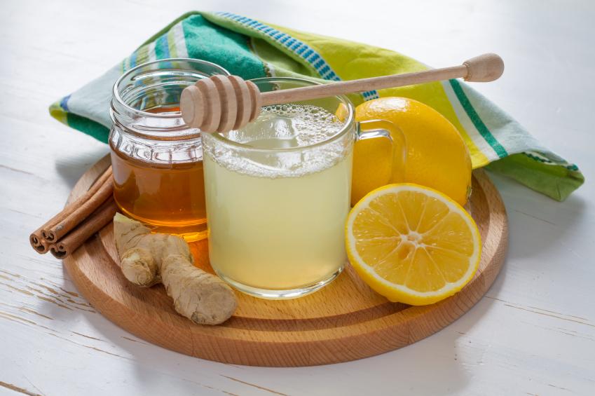 Agua Tibia con Miel y Limón
